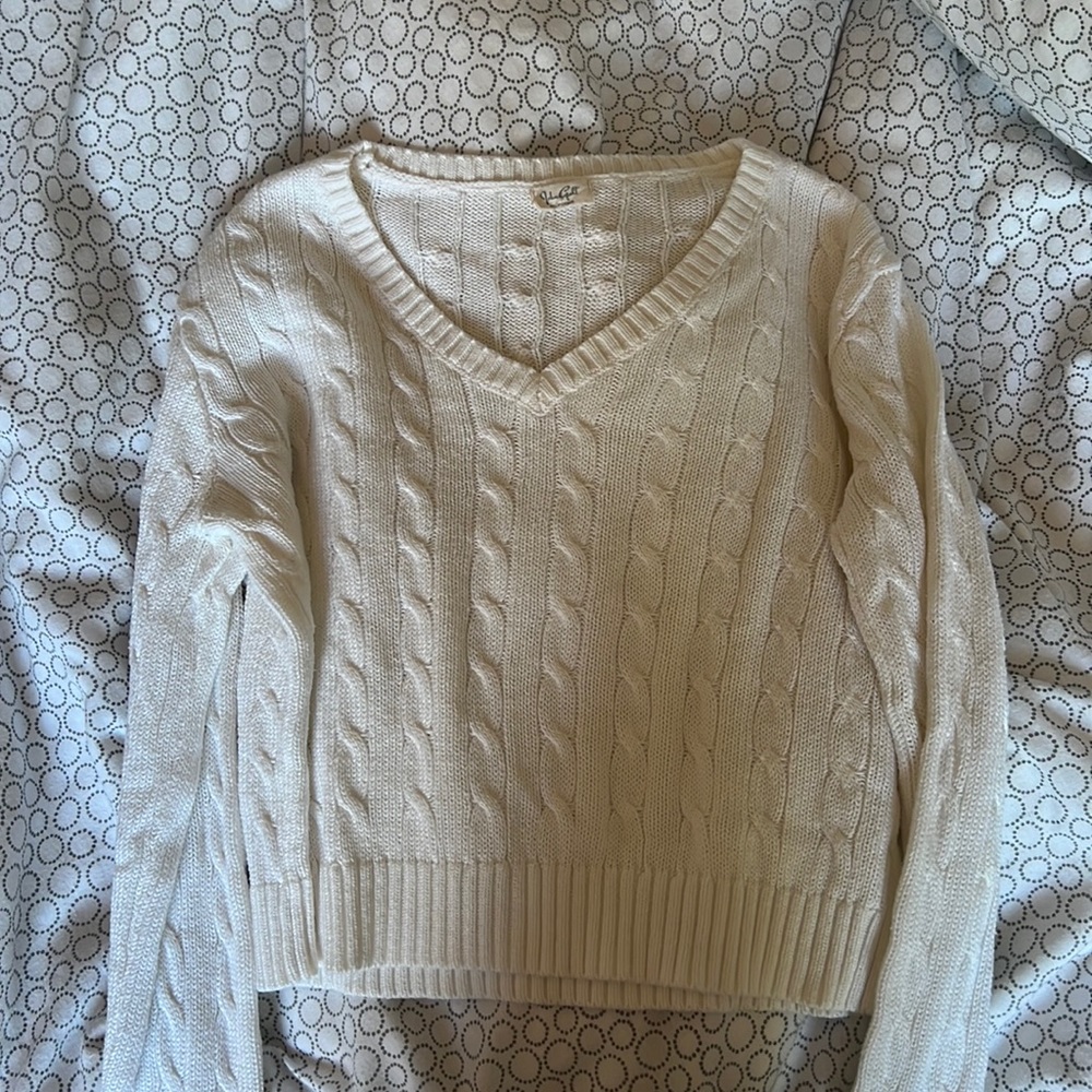 BRANDY MELVILLE SWEATER